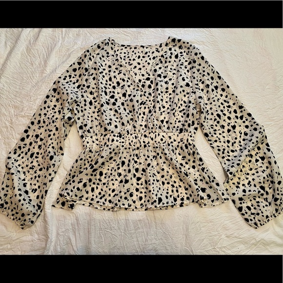 Cow Print 🖤 Cinched Waist, Flattering Top. Dash Outfitters, NWT - Picture 5 of 11